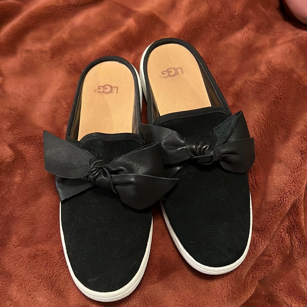 Ugg mules with bow